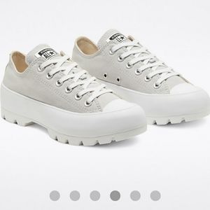 Lugged Canvas Chuck Taylor AllStar Low Top

sz 8.5